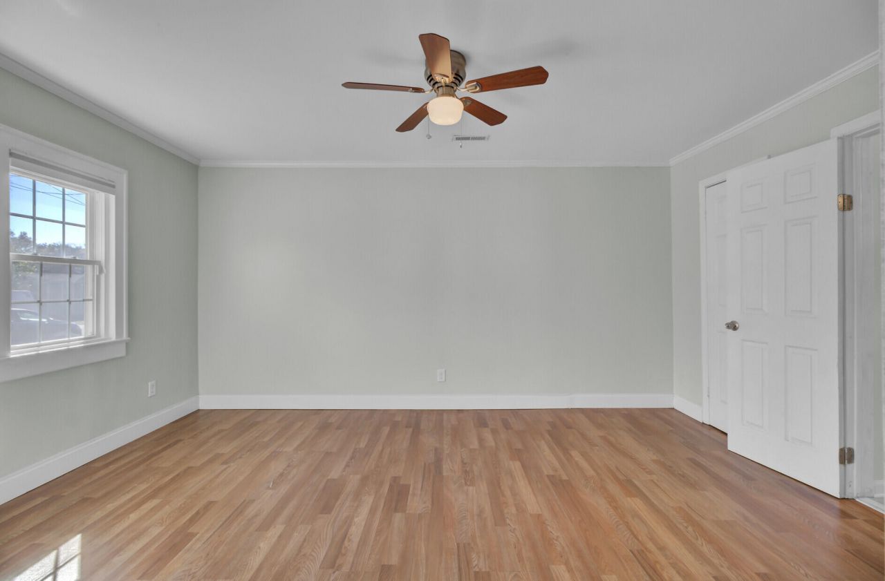 1904 Iris Street Photo 10