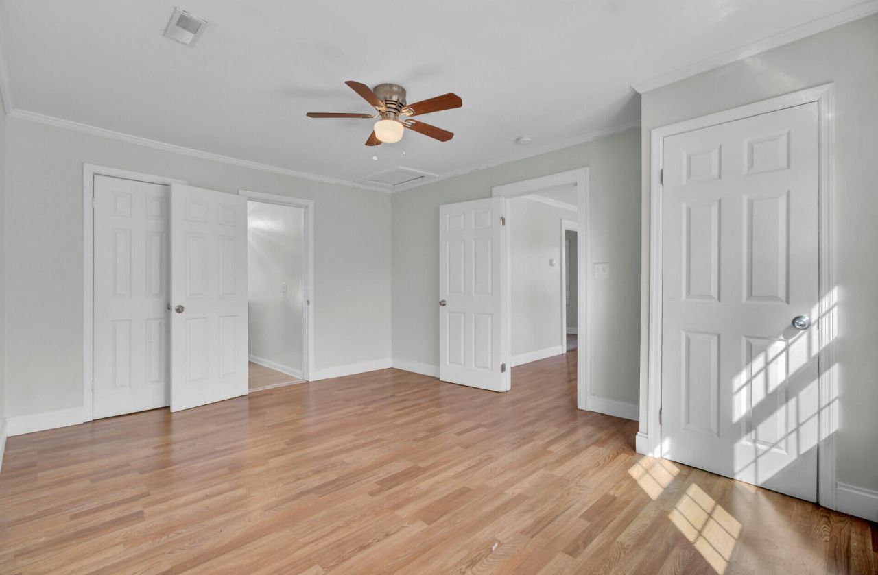 1904 Iris Street Photo 11