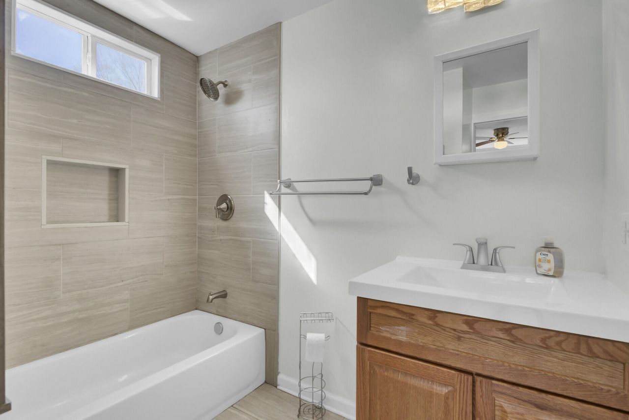 1904 Iris Street Photo 12