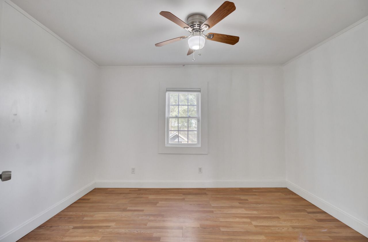 1904 Iris Street Photo 14