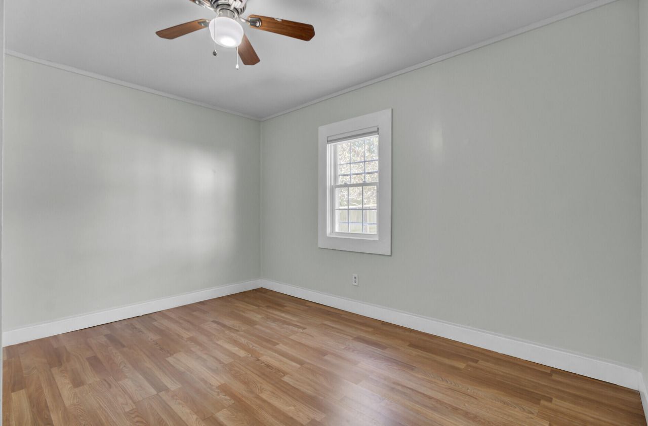 1904 Iris Street Photo 18