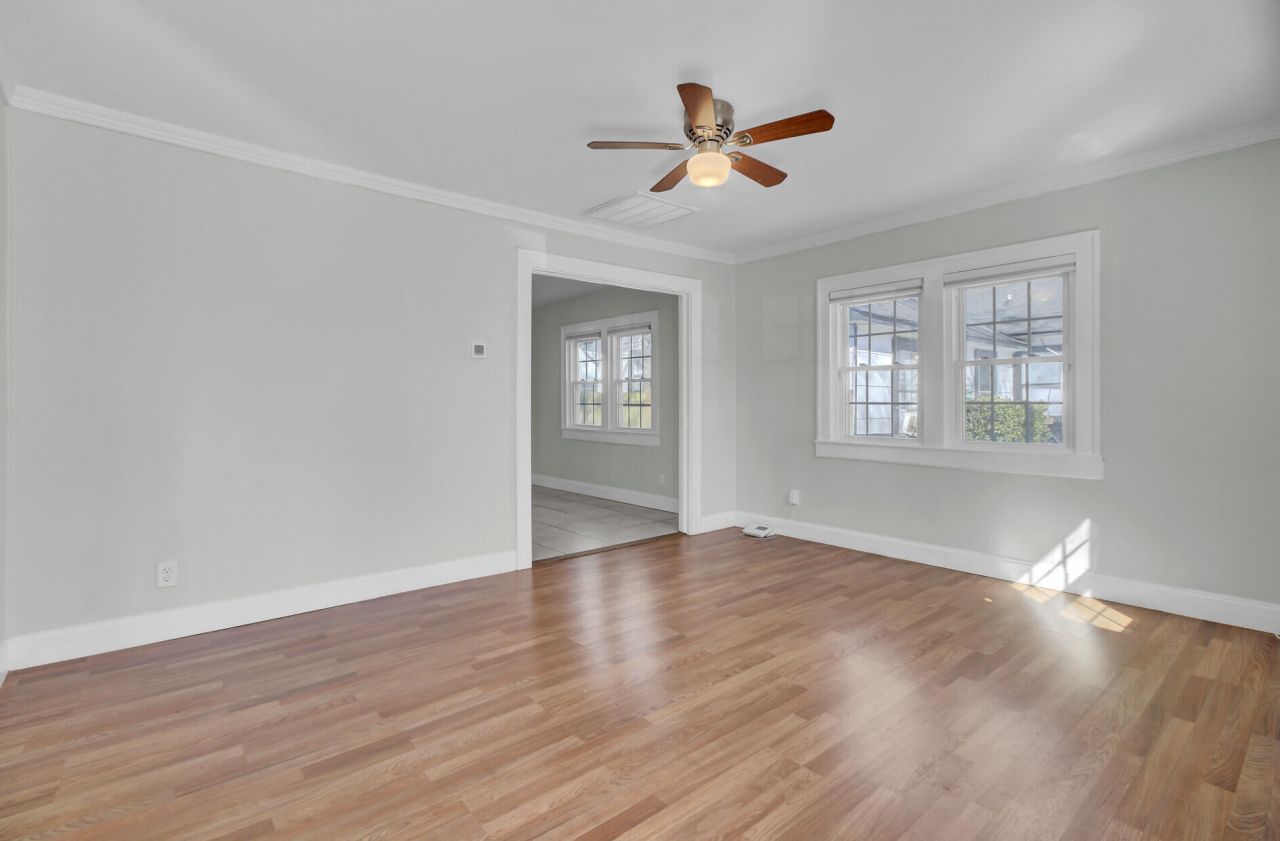 1904 Iris Street Photo 4