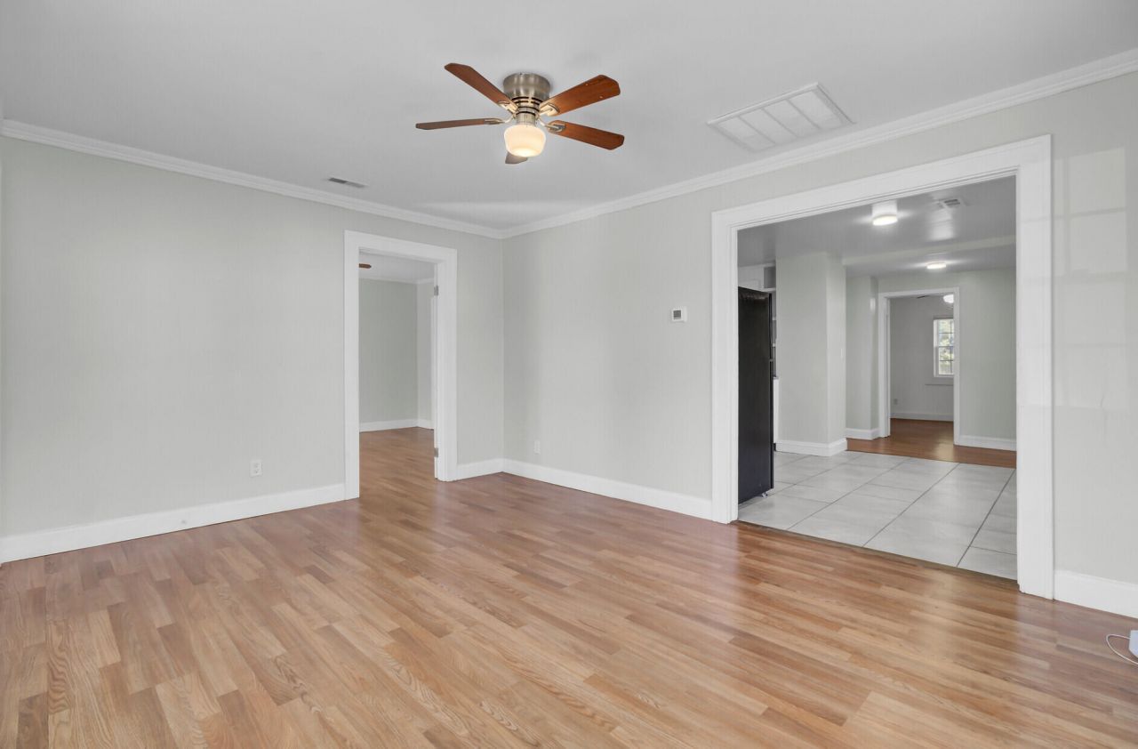 1904 Iris Street Photo 6