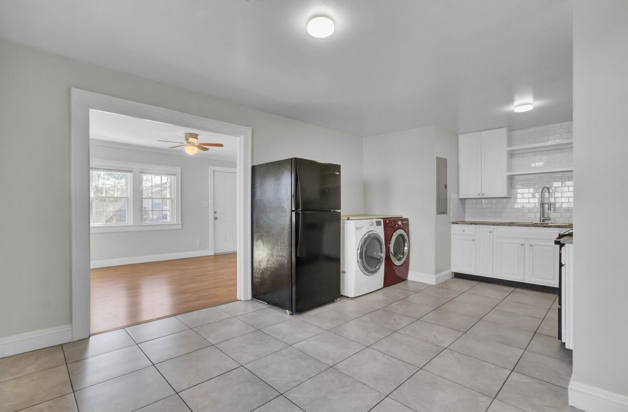 1904 Iris Street Photo 8