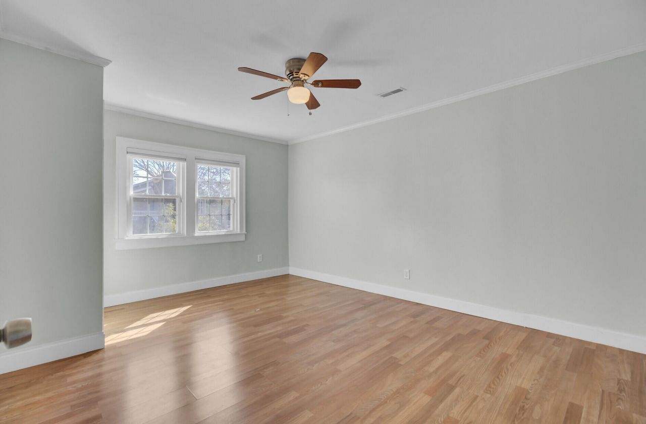 1904 Iris Street Photo 9