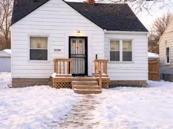 20508 Kenosha Street, Harper Woods, MI 48225