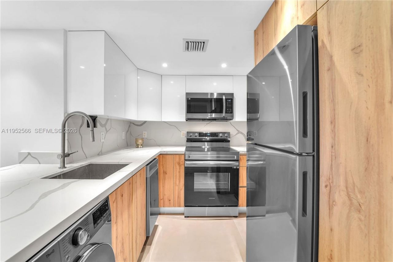 1000 West Ave, Unit 408, Miami Beach, FL 33139 Photo