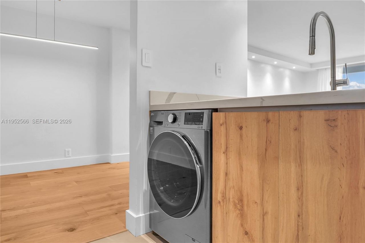 1000 West Ave, Unit 408, Miami Beach, FL 33139 Photo