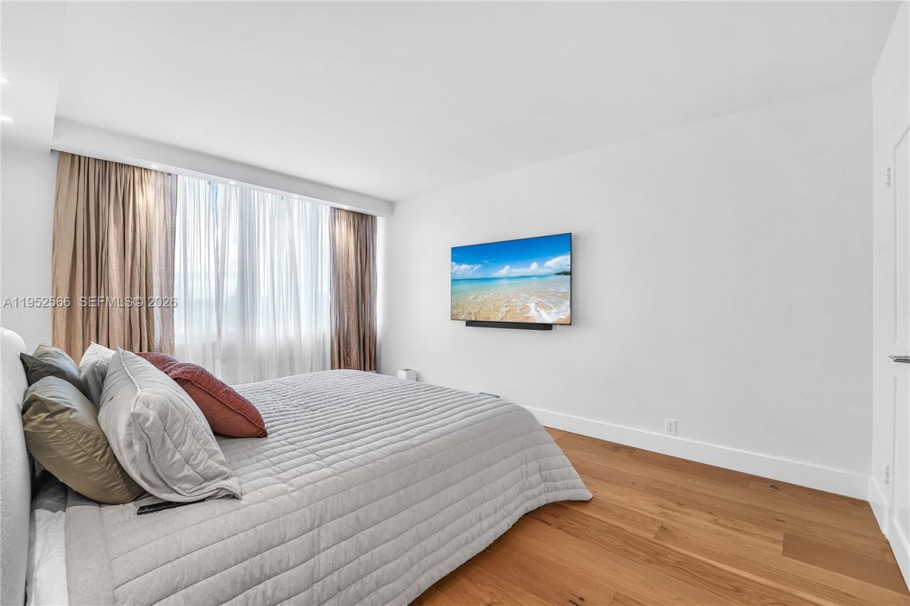 1000 West Ave, Unit 408, Miami Beach, FL 33139 Photo