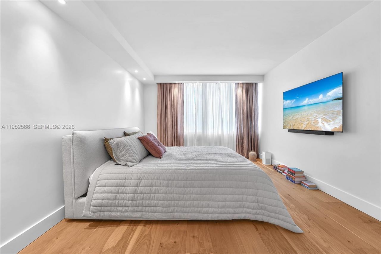 1000 West Ave, Unit 408, Miami Beach, FL 33139 Photo