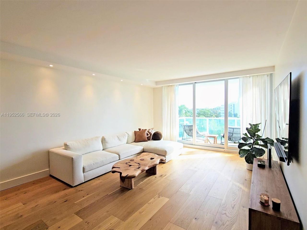 1000 West Ave, Unit 408, Miami Beach, FL 33139 Photo