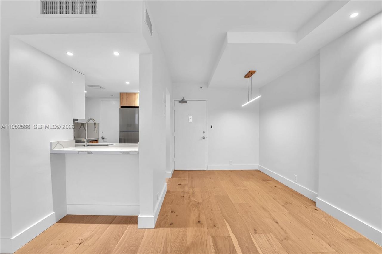 1000 West Ave, Unit 408, Miami Beach, FL 33139 Photo