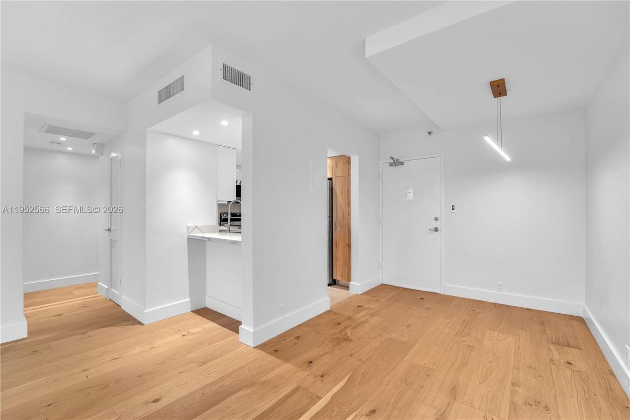 1000 West Ave, Unit 408, Miami Beach, FL 33139 Photo