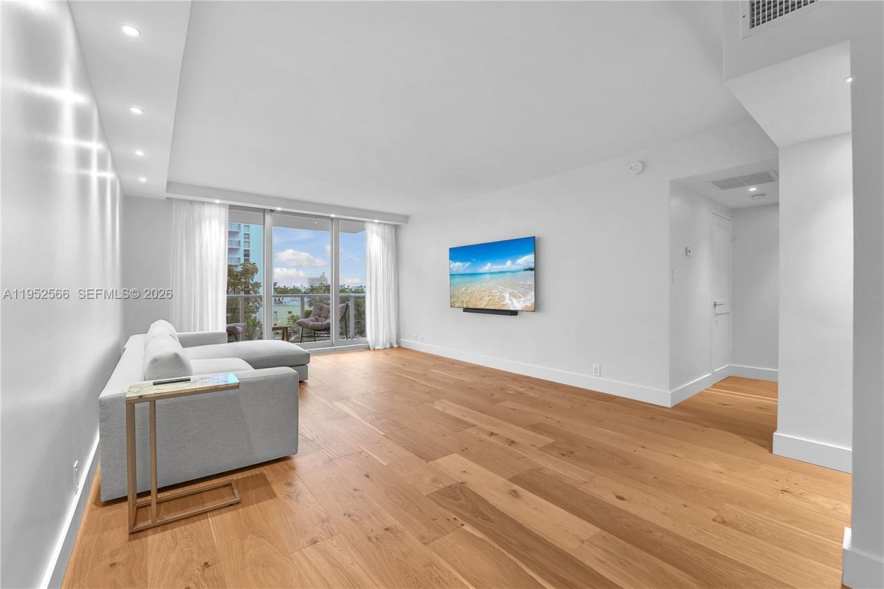 1000 West Ave, Unit 408, Miami Beach, FL 33139 Photo