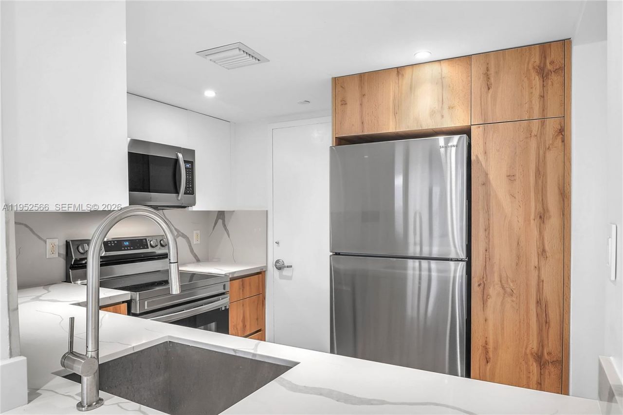 1000 West Ave, Unit 408, Miami Beach, FL 33139 Photo