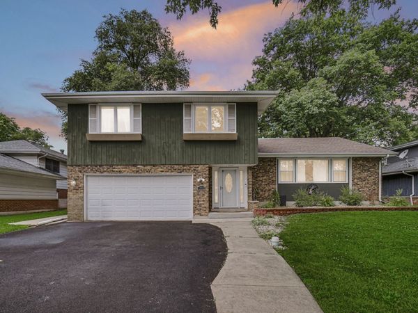 17742 Larkspur Lane, Homewood, IL 60430