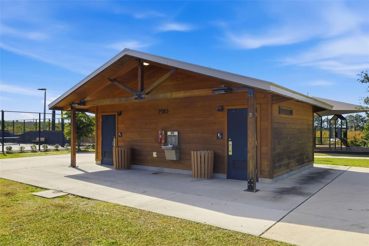 3565 74th Avenue Circle E, Sarasota, FL 34243 Photo