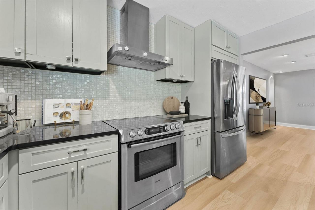 1740 S Orange Avenue, Sarasota, FL 34239 Photo