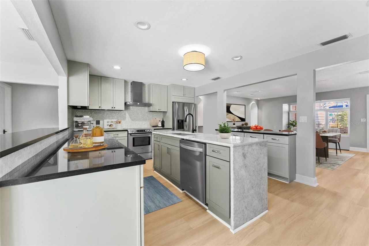 1740 S Orange Avenue, Sarasota, FL 34239 Photo