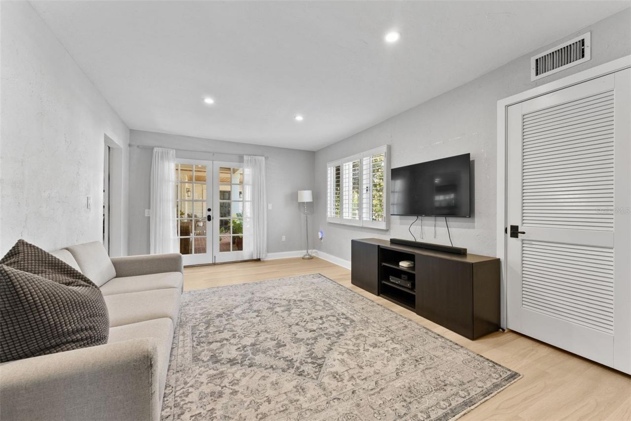 1740 S Orange Avenue, Sarasota, FL 34239 Photo