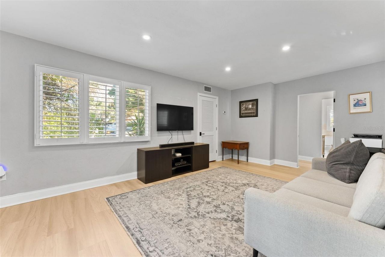 1740 S Orange Avenue, Sarasota, FL 34239 Photo