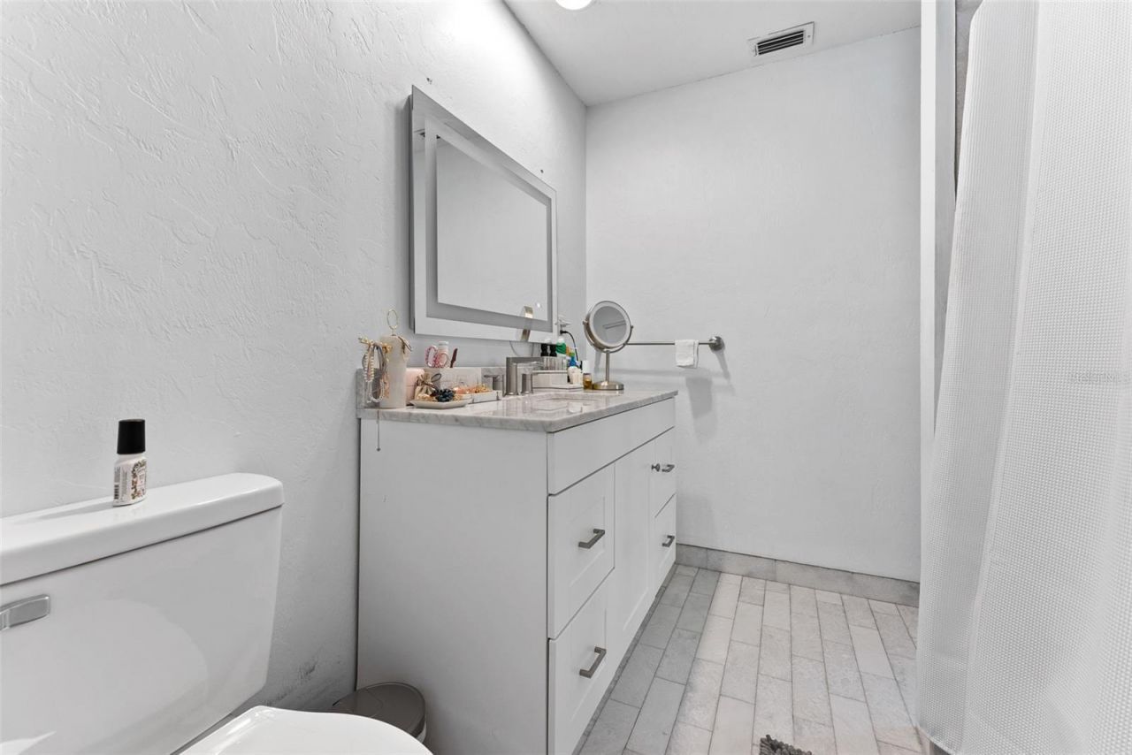 1740 S Orange Avenue, Sarasota, FL 34239 Photo