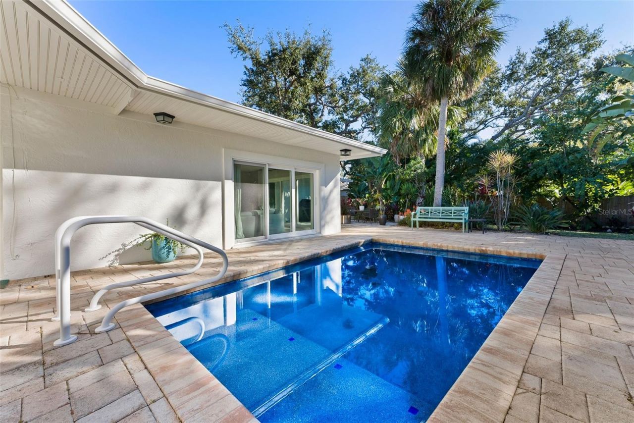 1740 S Orange Avenue, Sarasota, FL 34239 Photo