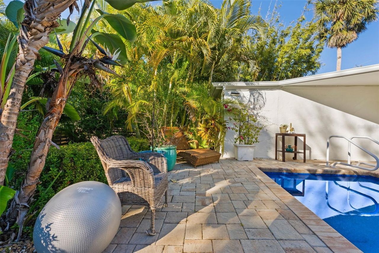 1740 S Orange Avenue, Sarasota, FL 34239 Photo