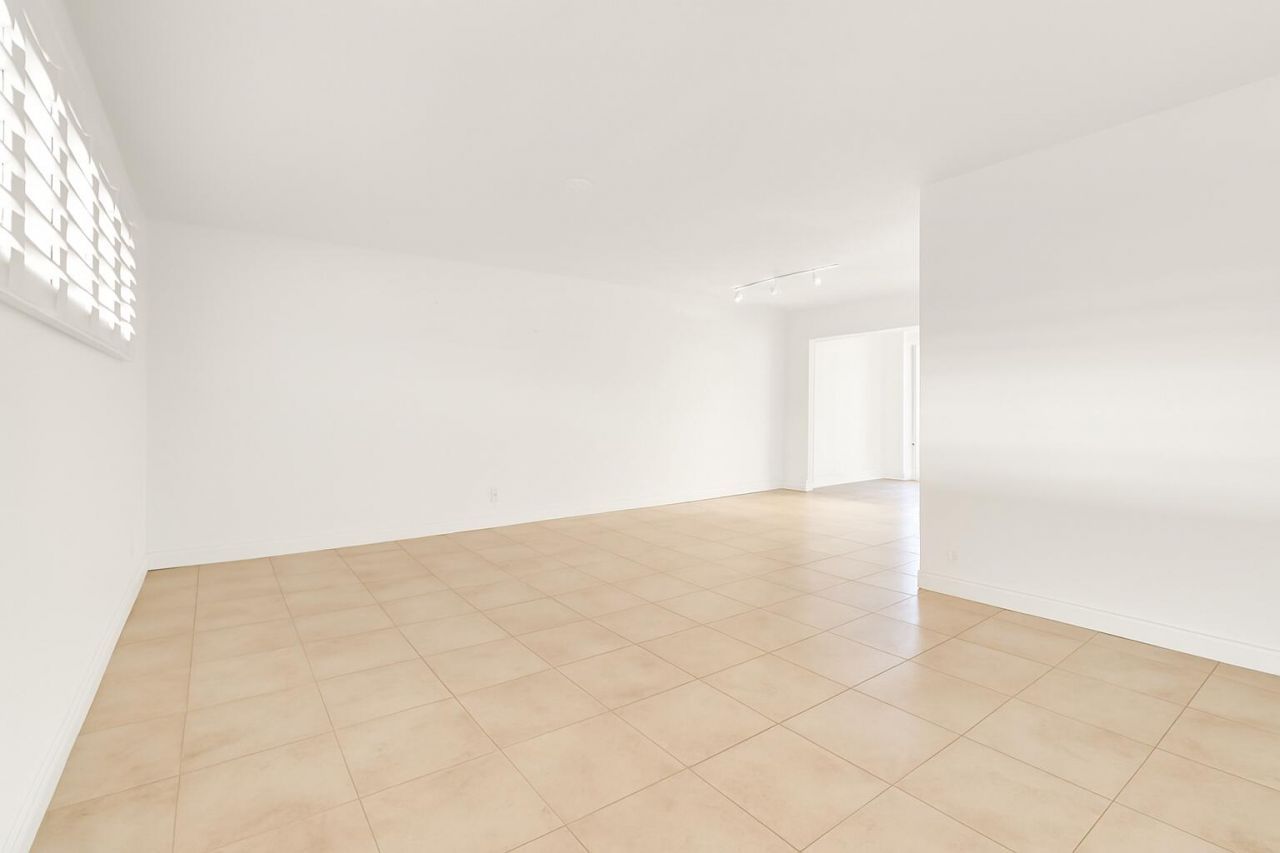 32 Colonial Club Drive, Unit 203, Boynton Beach, FL 33435 Photo
