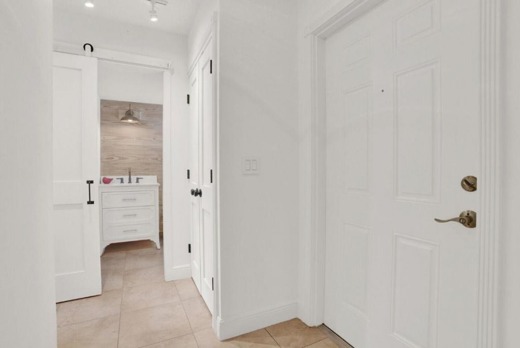 32 Colonial Club Drive, Unit 203, Boynton Beach, FL 33435 Photo