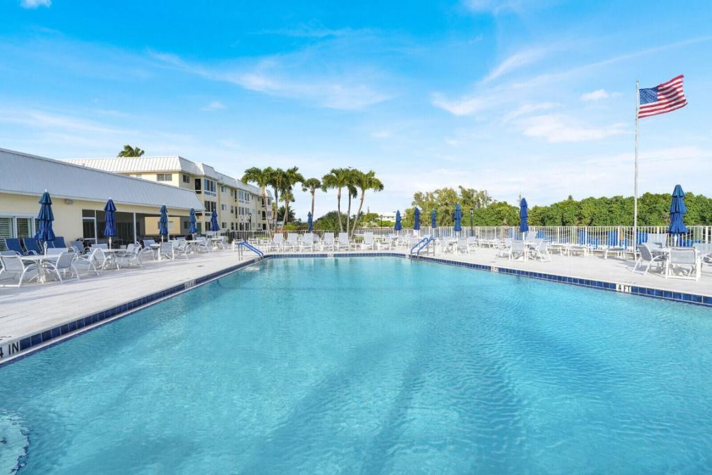 32 Colonial Club Drive, Unit 203, Boynton Beach, FL 33435 Photo