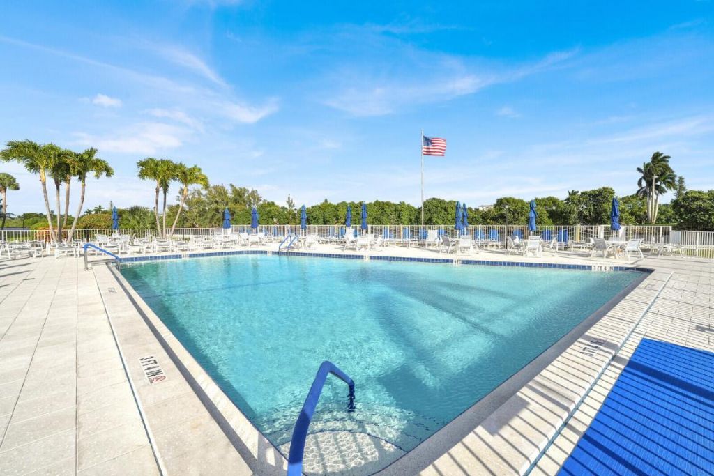 32 Colonial Club Drive, Unit 203, Boynton Beach, FL 33435 Photo