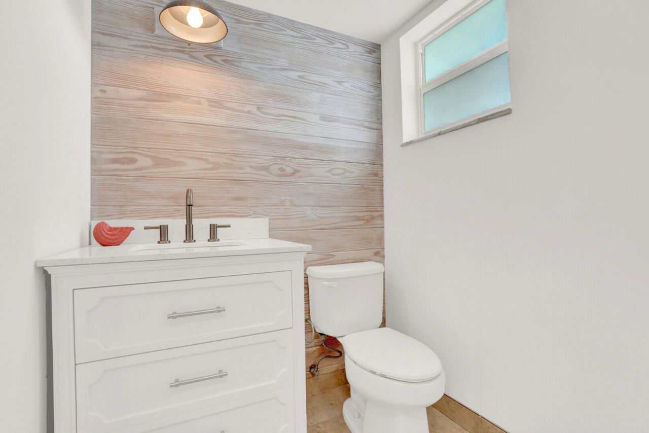 32 Colonial Club Drive, Unit 203, Boynton Beach, FL 33435 Photo