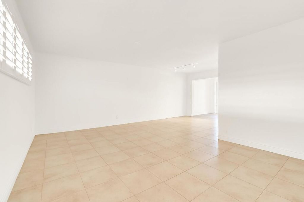 32 Colonial Club Drive, Unit 203, Boynton Beach, FL 33435 Photo