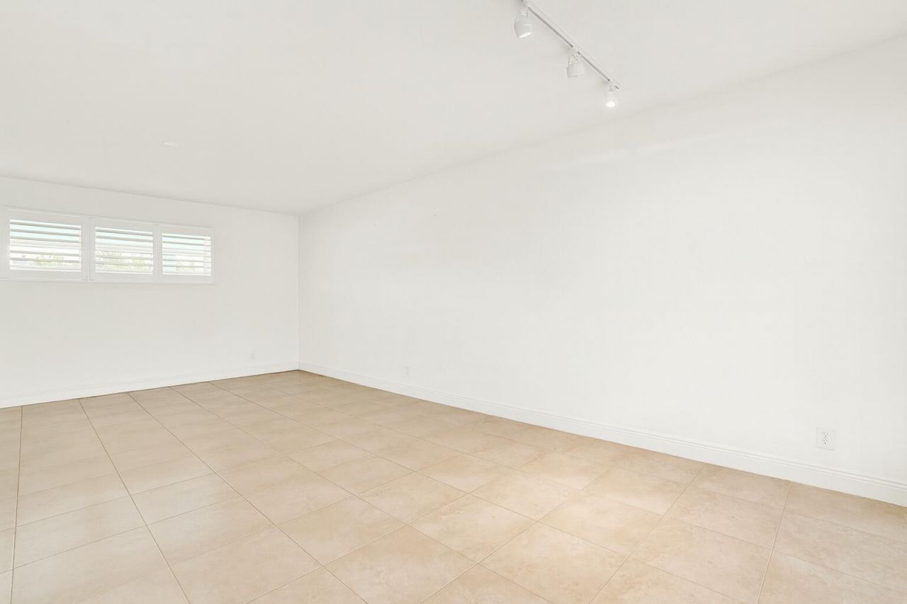 32 Colonial Club Drive, Unit 203, Boynton Beach, FL 33435 Photo