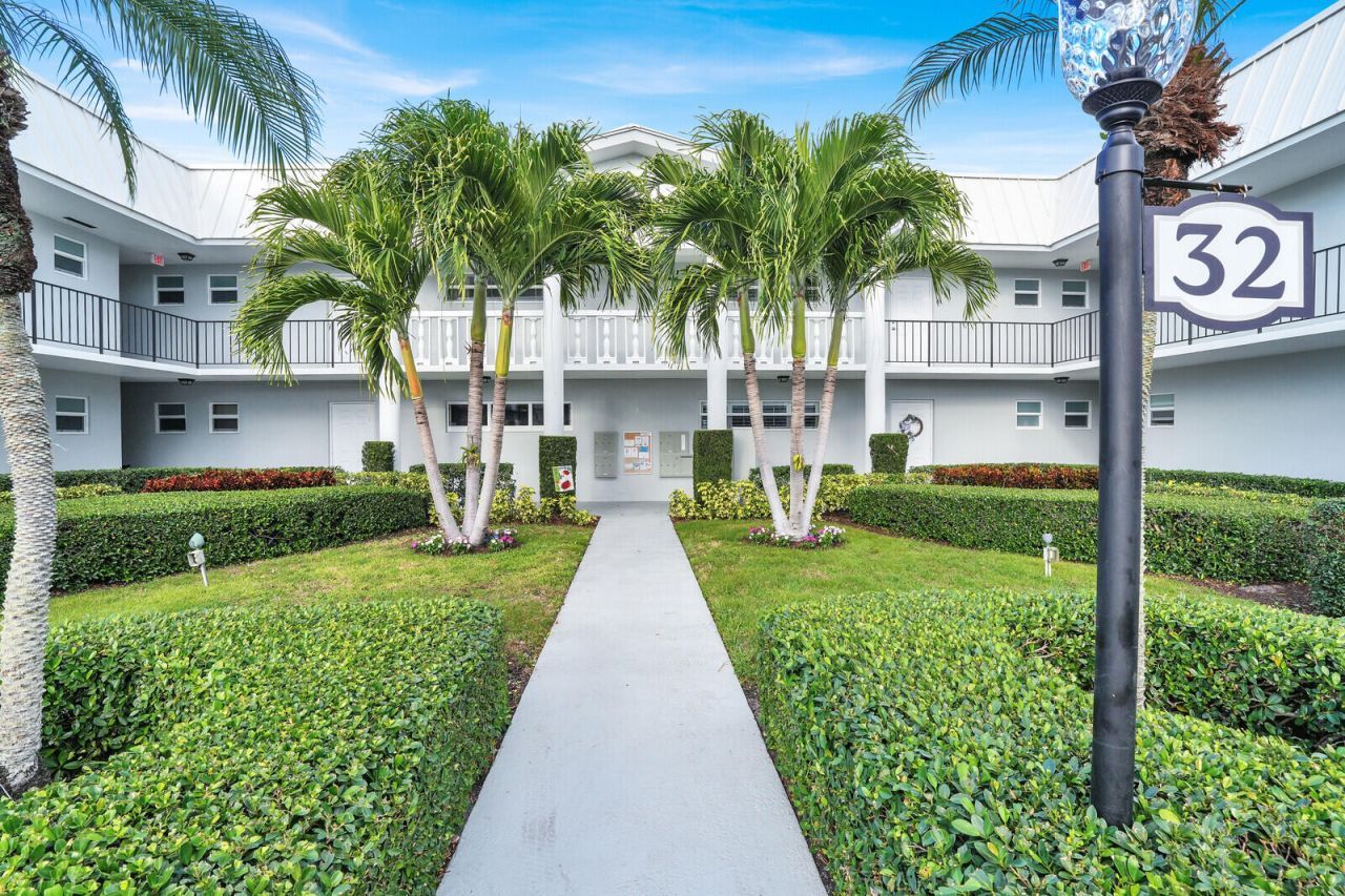 32 Colonial Club Drive, Unit 203, Boynton Beach, FL 33435 Photo