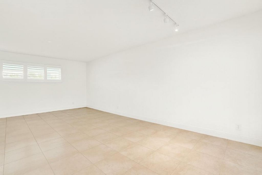 32 Colonial Club Drive, Unit 203, Boynton Beach, FL 33435 Photo