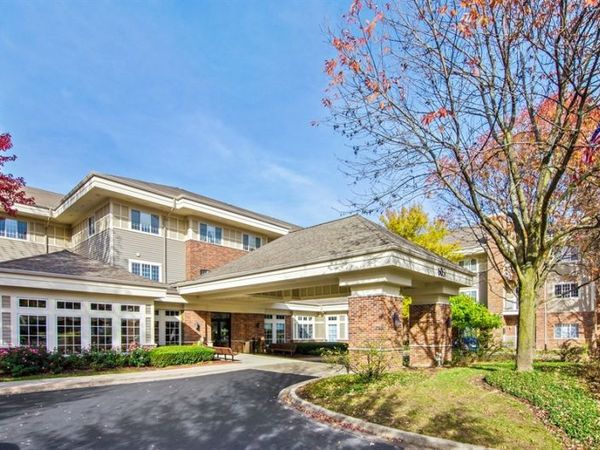 605 BARRINGTON Avenue, Unit 208, East Dundee, IL 60118