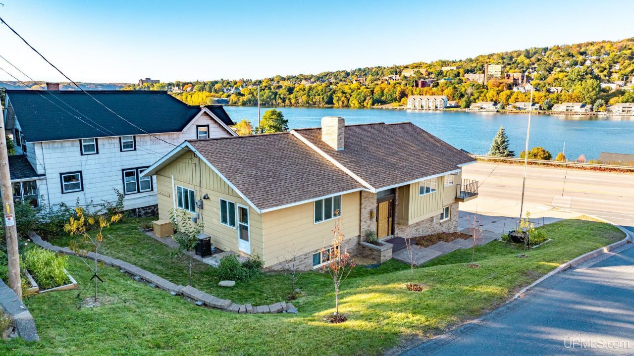 701 Memorial Drive, Houghton, MI 49931 Main Photo