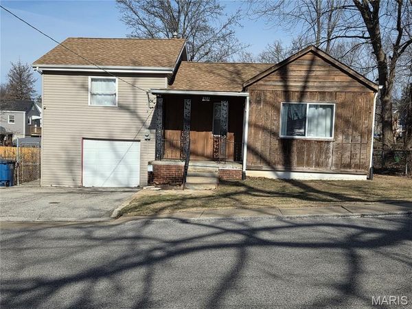 9741 Trescott Avenue, St Louis, MO 63114