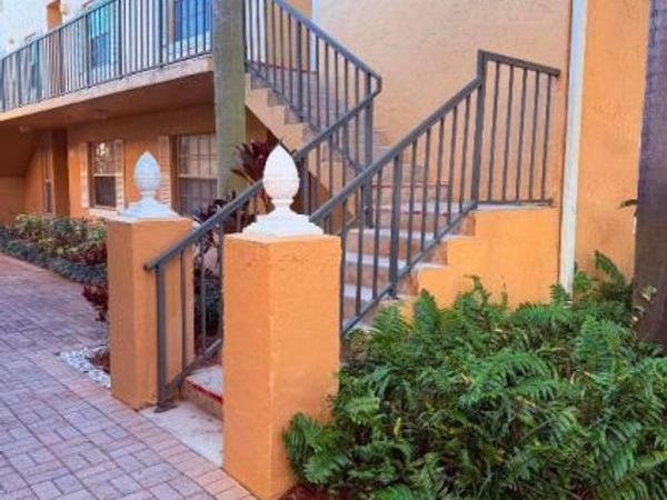 1040 Lake Shore Drive, Unit 204, Lake Park, FL 33403