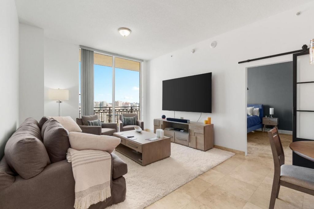 550 Okeechobee Boulevard, Unit Lph-06, West Palm Beach, FL 33401 Photo