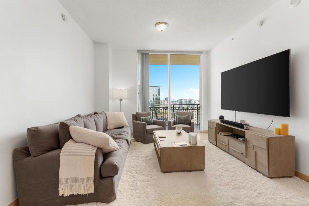 550 Okeechobee Boulevard, Unit Lph-06, West Palm Beach, FL 33401 Photo