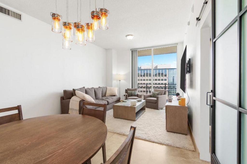 550 Okeechobee Boulevard, Unit Lph-06, West Palm Beach, FL 33401 Photo