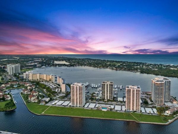 130 Lakeshore Drive, Unit Ph 22, North Palm Beach, FL 33408