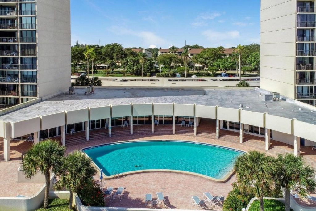 130 Lakeshore Drive, Unit Ph 22, North Palm Beach, FL 33408 Photo