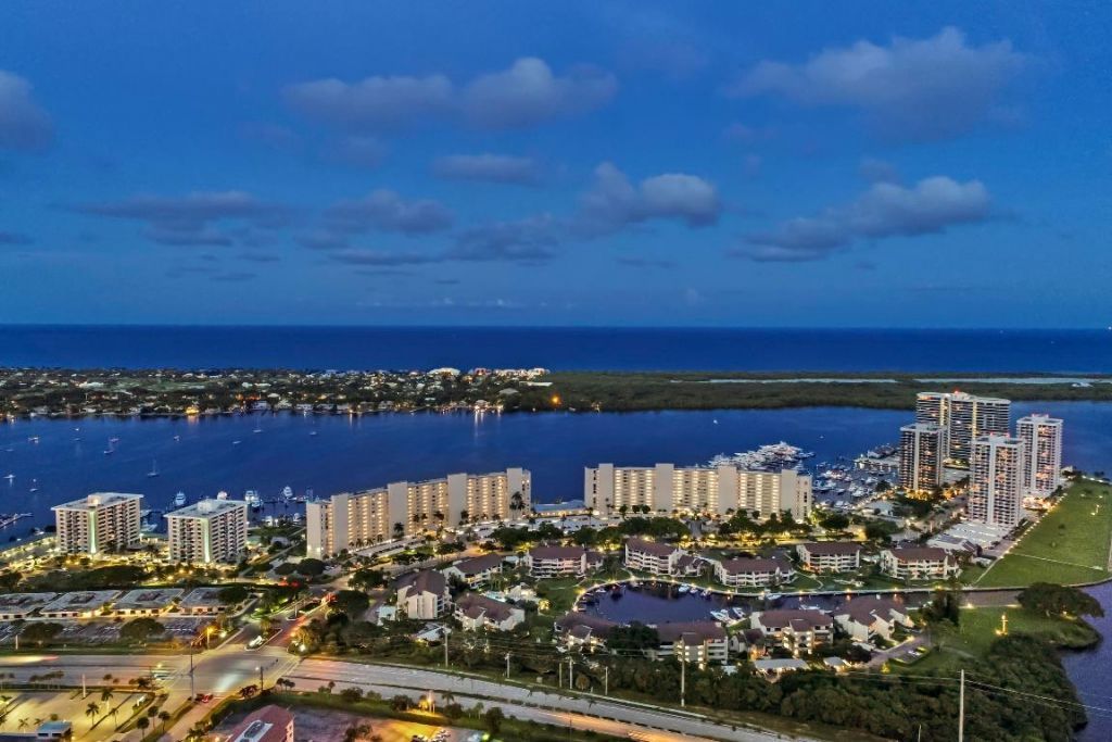 130 Lakeshore Drive, Unit Ph 22, North Palm Beach, FL 33408 Photo