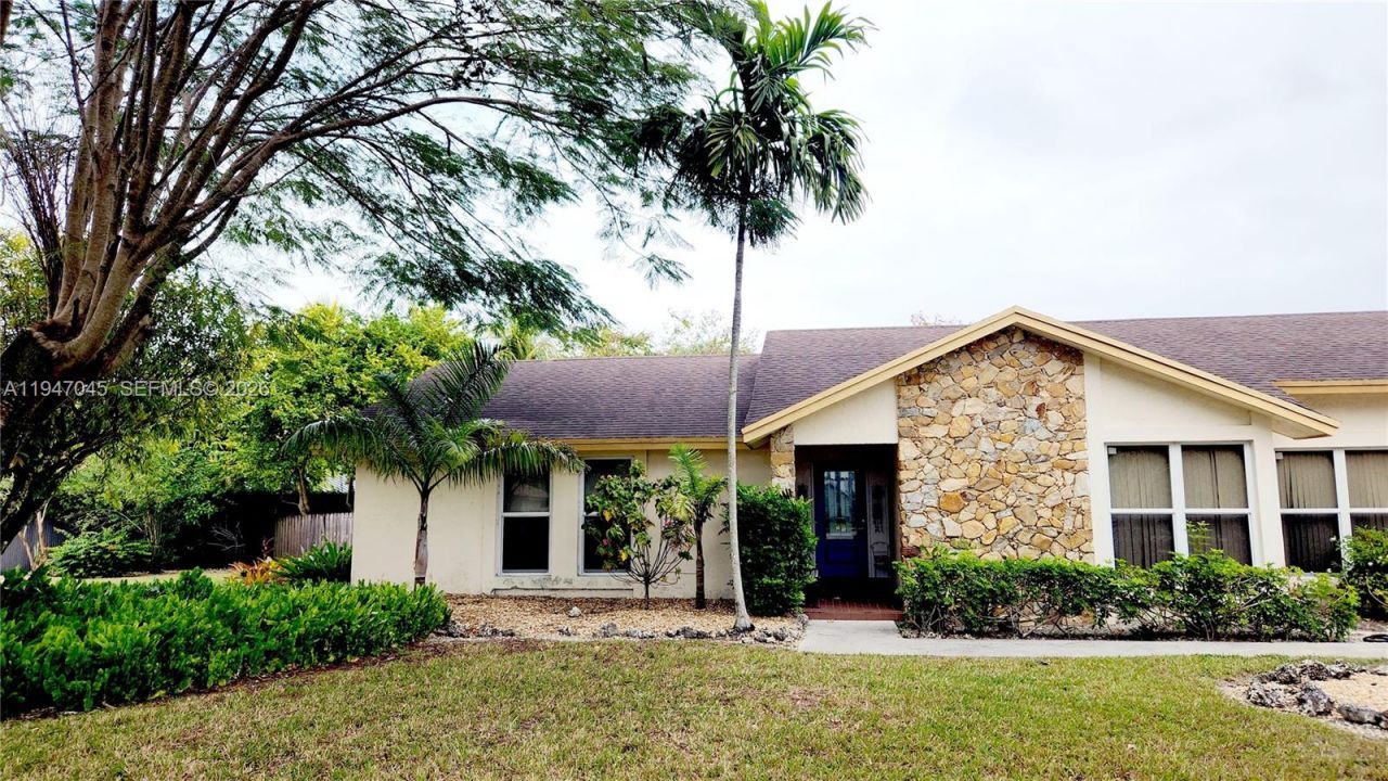 15151 SW 166th St, Miami, FL 33187 Main Photo