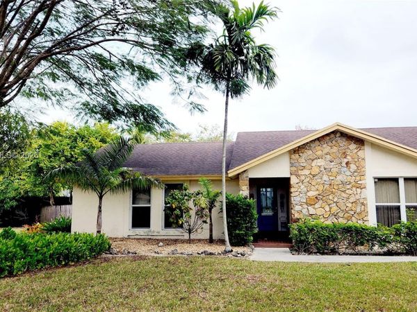 15151 SW 166th St, Miami, FL 33187