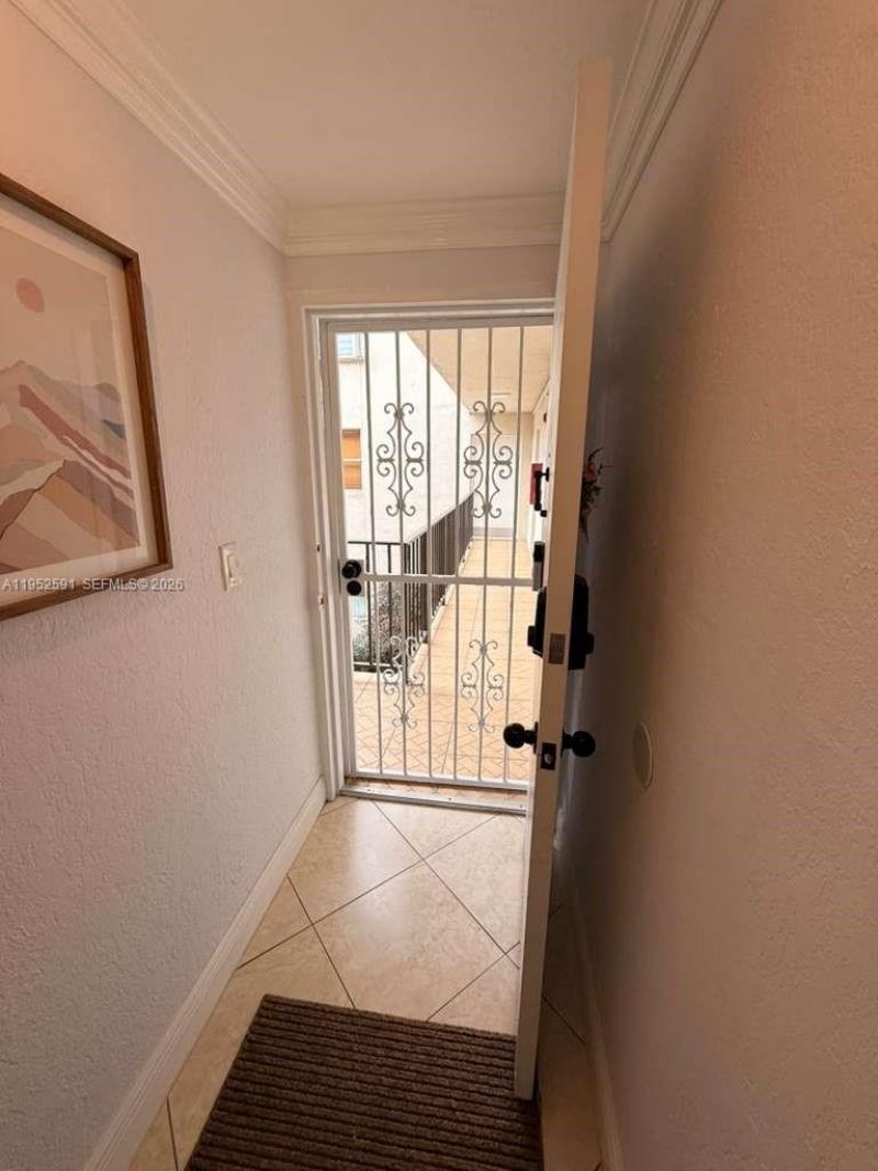 5501 NW 7th St , Unit E207, Miami, FL 33126 Photo